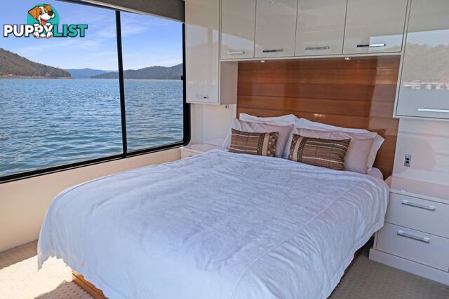 Decadence Houseboat Holiday Home on Lake Eildon