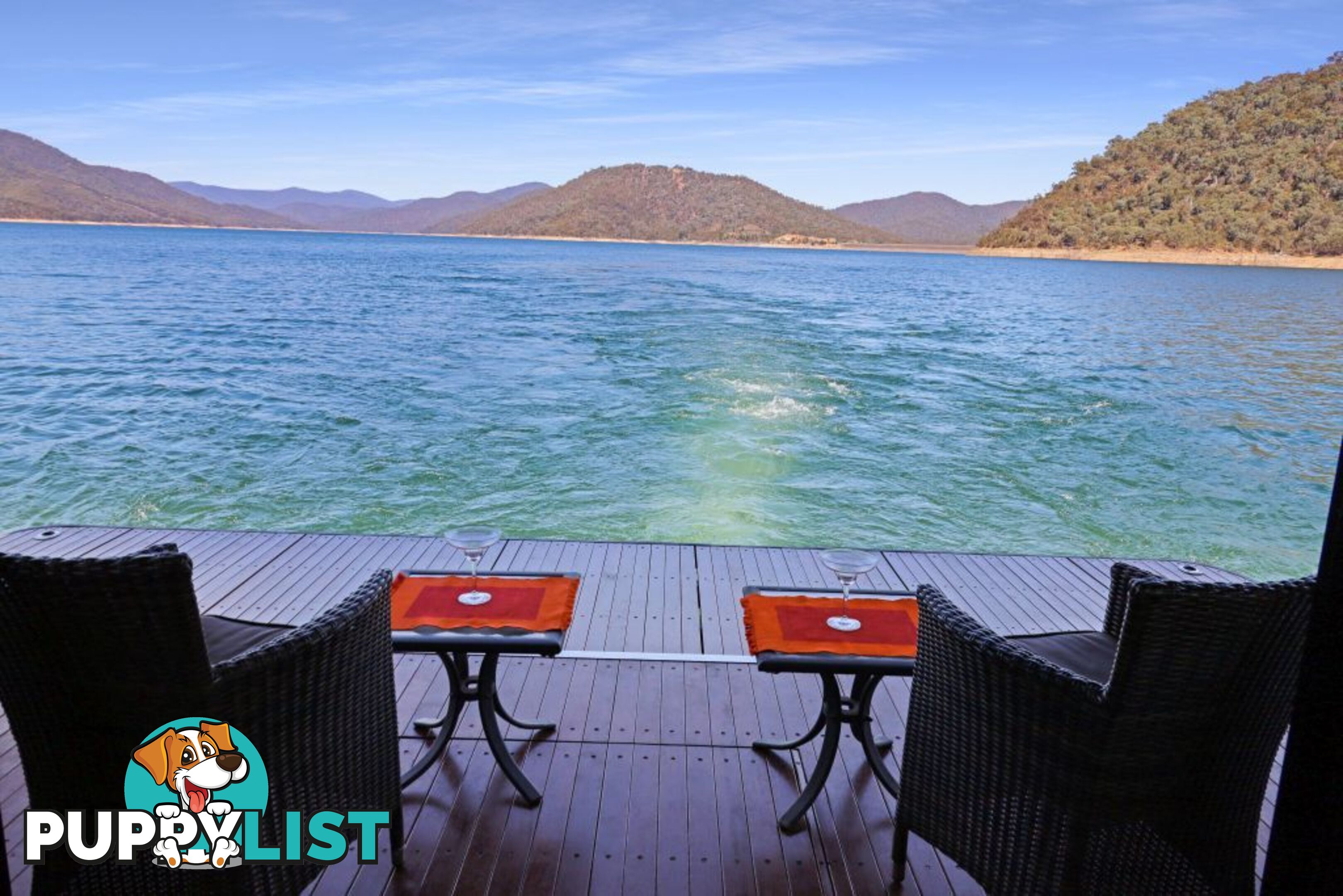 Decadence Houseboat Holiday Home on Lake Eildon