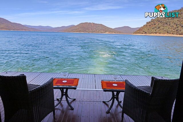 Decadence Houseboat Holiday Home on Lake Eildon