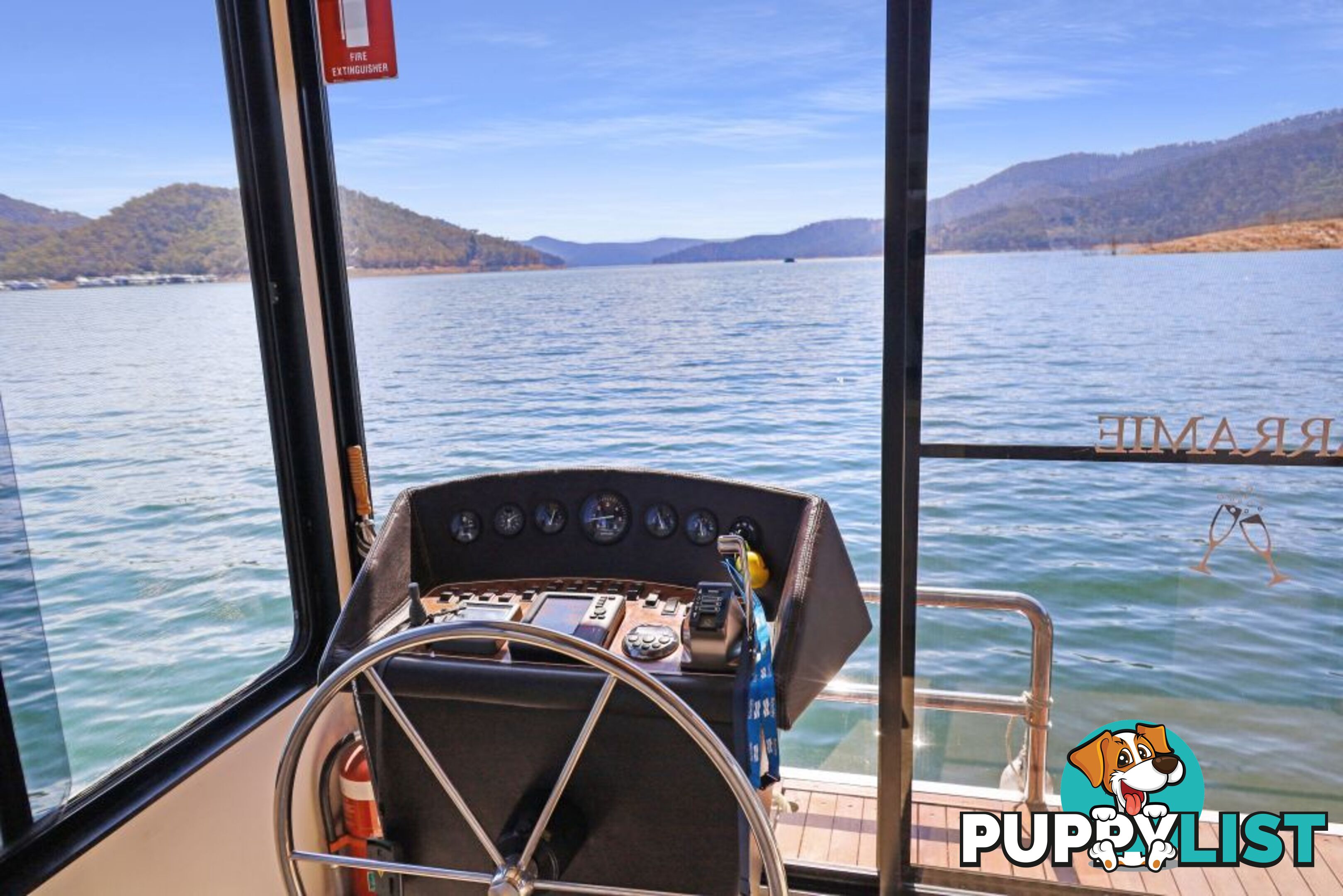 Decadence Houseboat Holiday Home on Lake Eildon