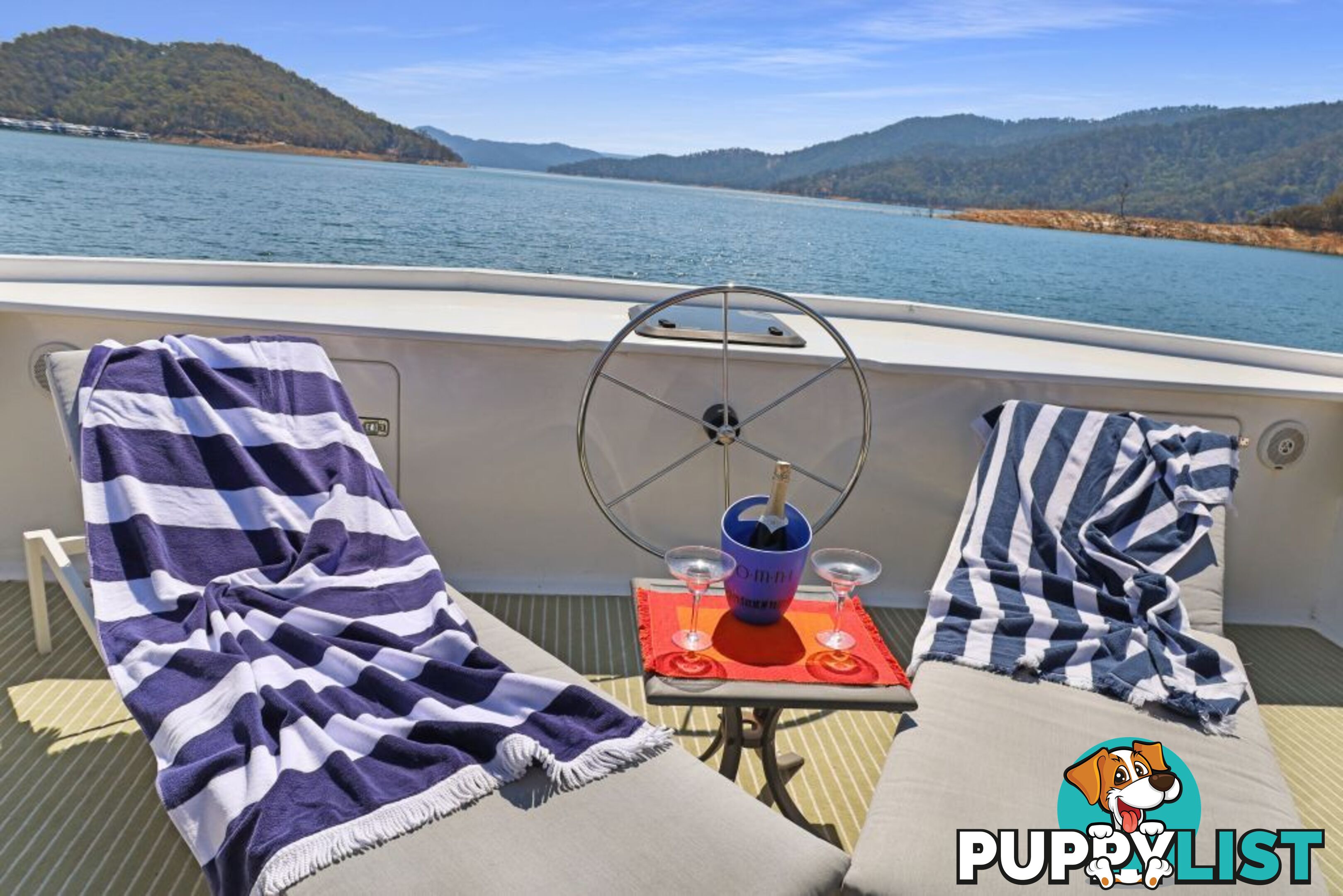 Decadence Houseboat Holiday Home on Lake Eildon