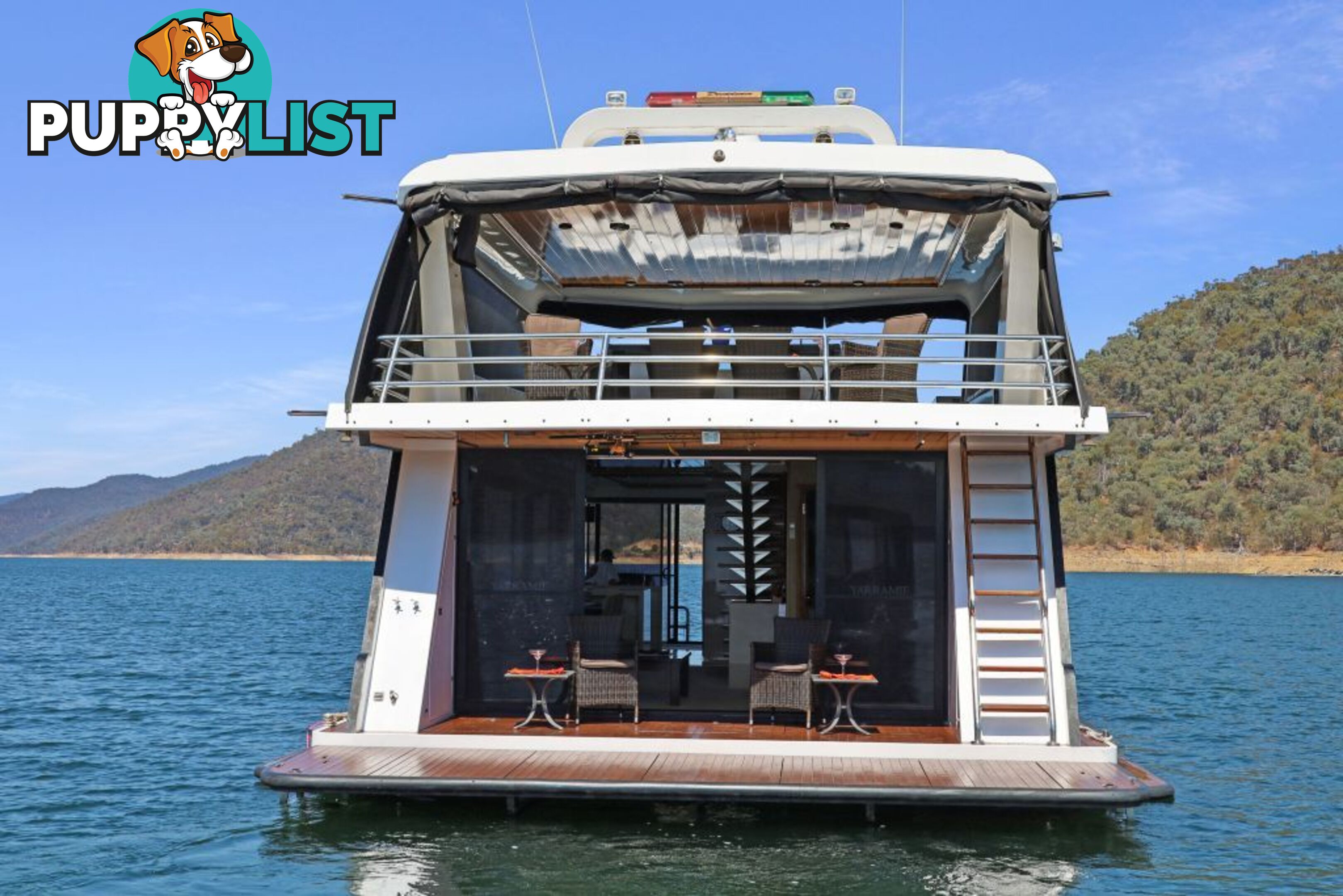 Decadence Houseboat Holiday Home on Lake Eildon