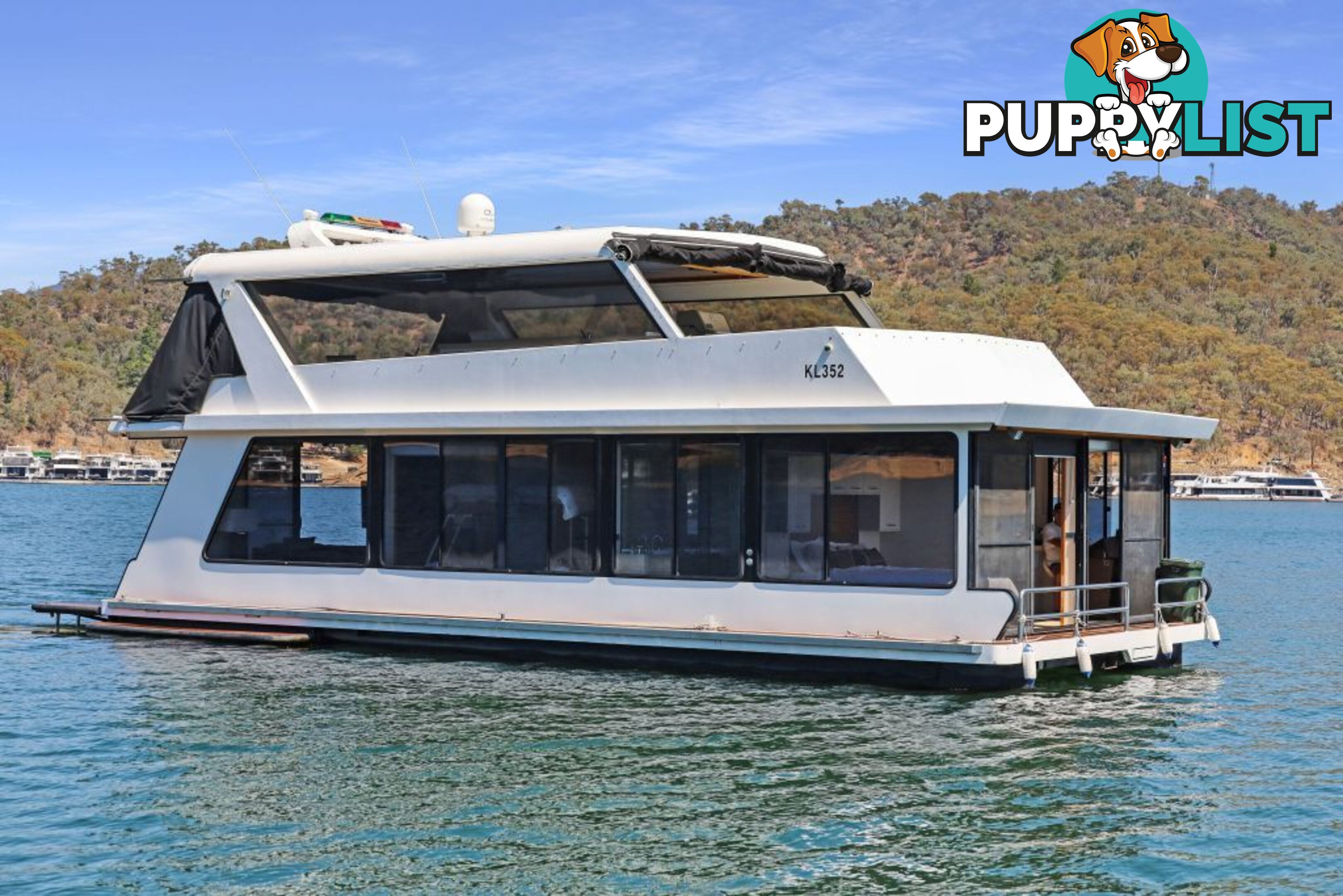 Decadence Houseboat Holiday Home on Lake Eildon