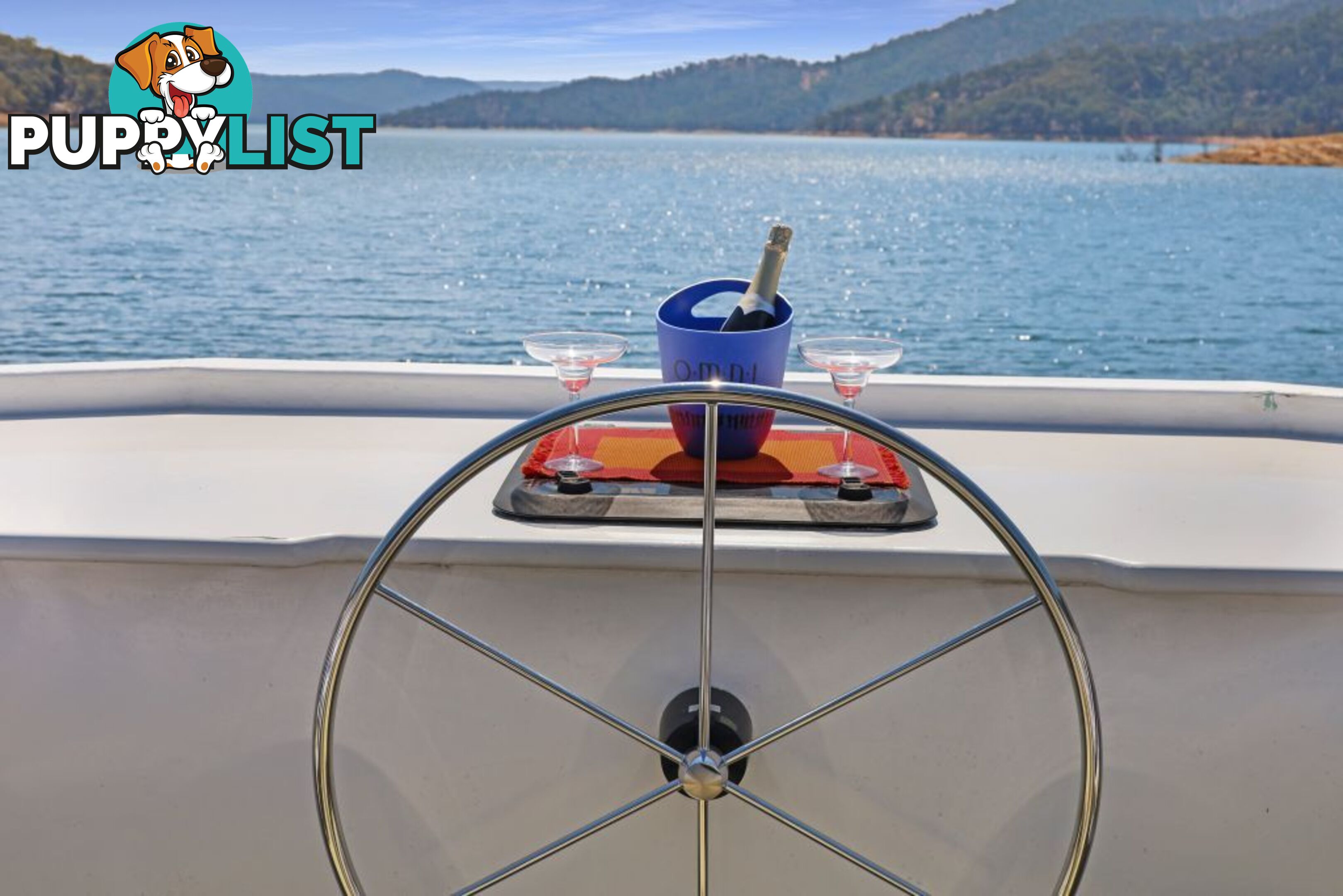 Decadence Houseboat Holiday Home on Lake Eildon