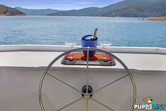 Decadence Houseboat Holiday Home on Lake Eildon