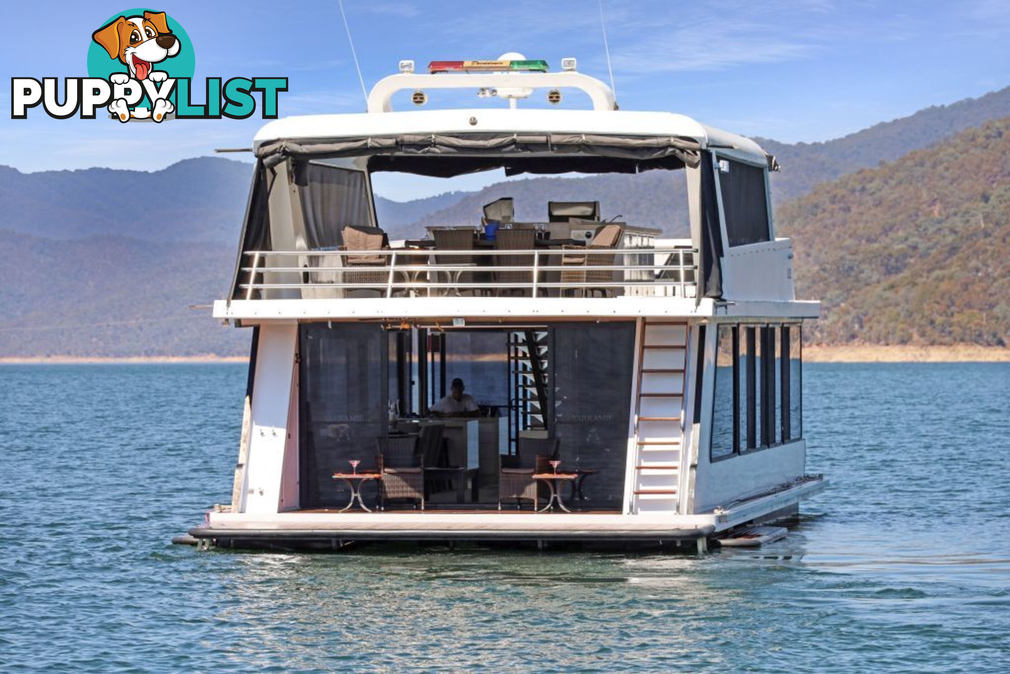 Decadence Houseboat Holiday Home on Lake Eildon