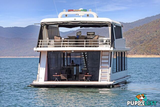 Decadence Houseboat Holiday Home on Lake Eildon