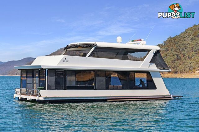 Decadence Houseboat Holiday Home on Lake Eildon