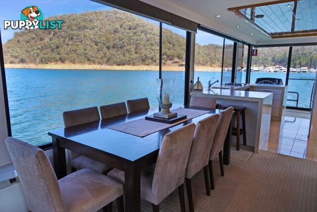 Decadence Houseboat Holiday Home on Lake Eildon
