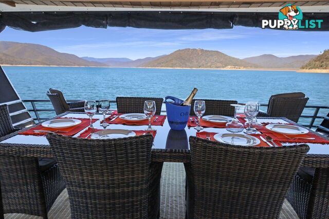 Decadence Houseboat Holiday Home on Lake Eildon