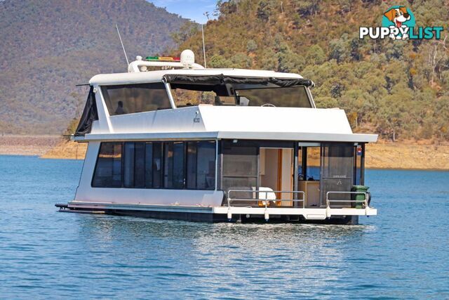 Decadence Houseboat Holiday Home on Lake Eildon