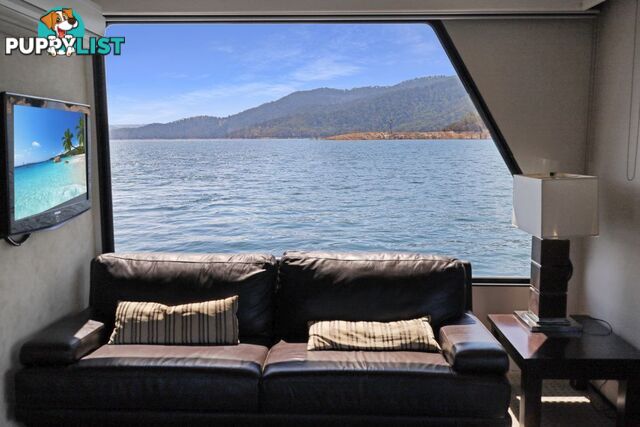 Decadence Houseboat Holiday Home on Lake Eildon