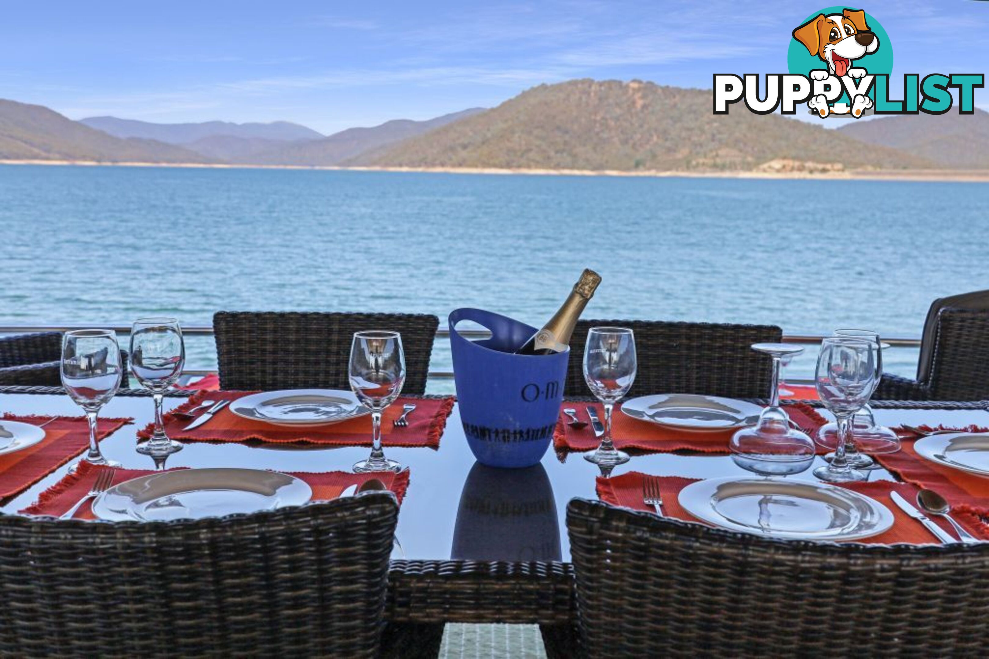 Decadence Houseboat Holiday Home on Lake Eildon
