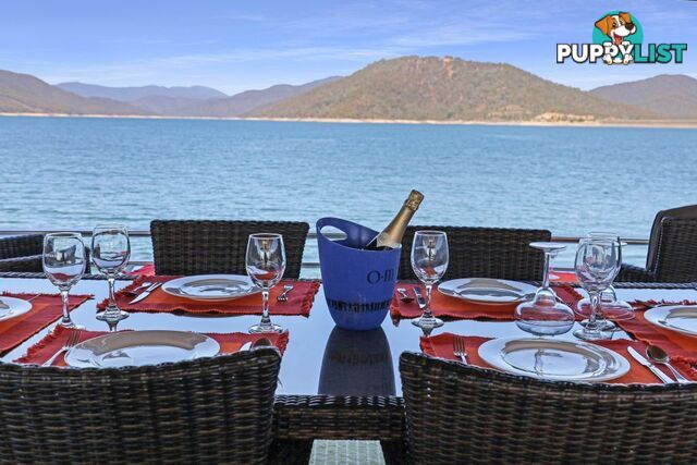 Decadence Houseboat Holiday Home on Lake Eildon