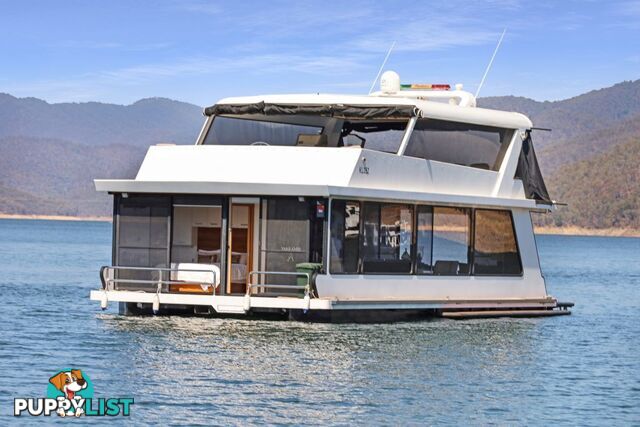 Decadence Houseboat Holiday Home on Lake Eildon