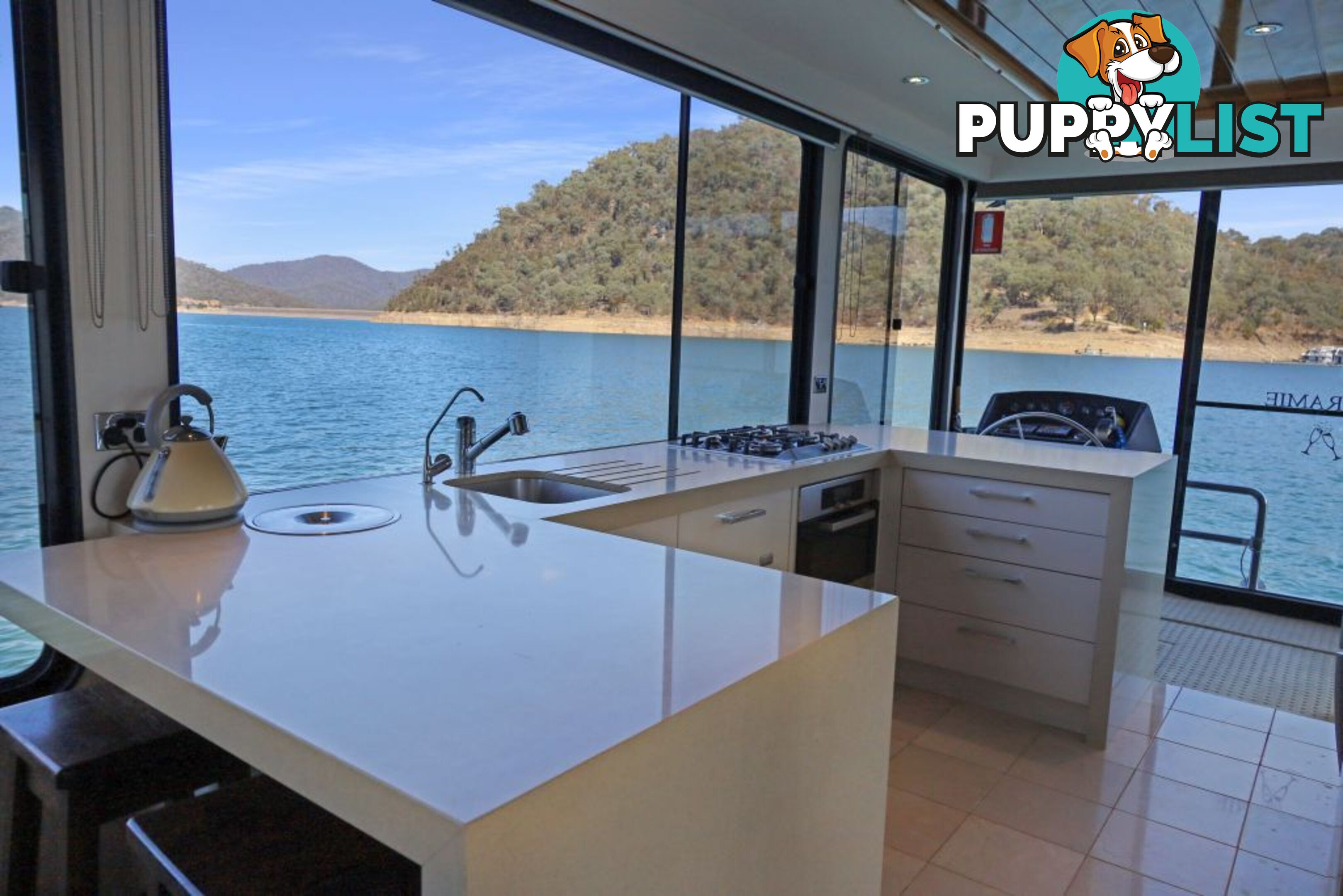 Decadence Houseboat Holiday Home on Lake Eildon