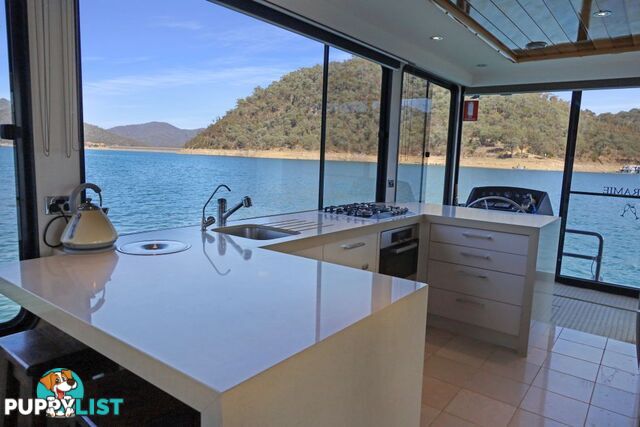 Decadence Houseboat Holiday Home on Lake Eildon