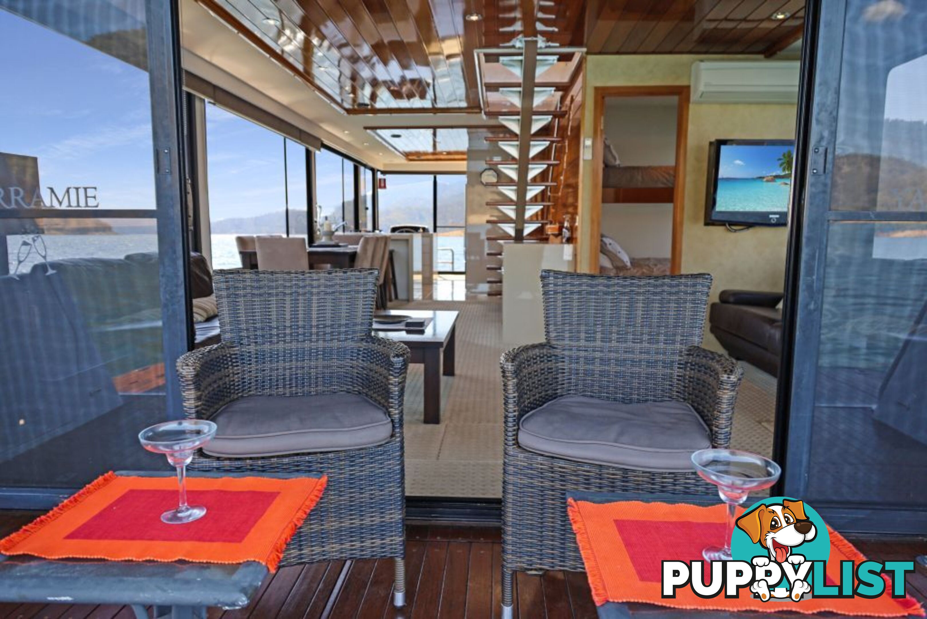 Decadence Houseboat Holiday Home on Lake Eildon
