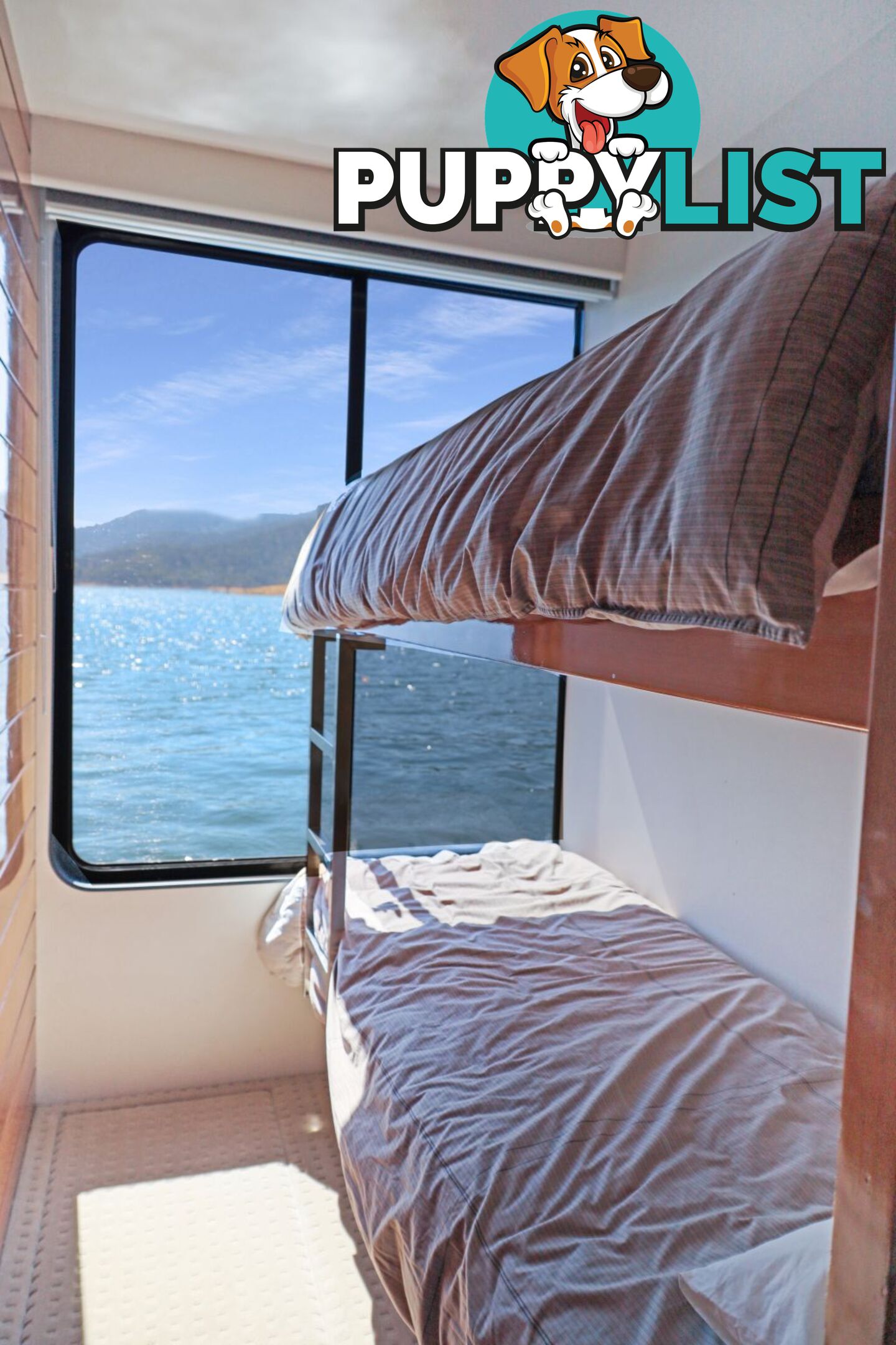 Decadence Houseboat Holiday Home on Lake Eildon