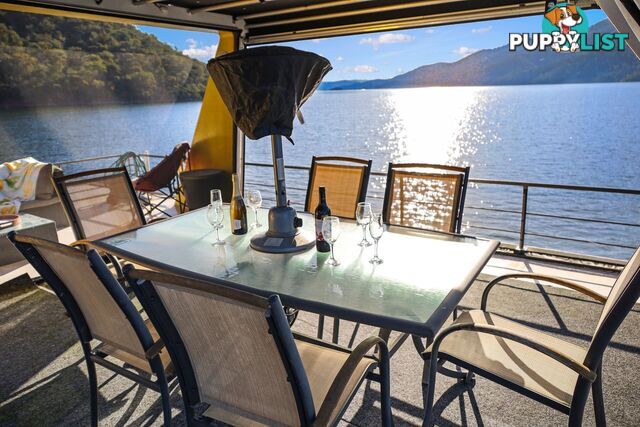 Serena Z Houseboat Holiday Home on Lake Eildon