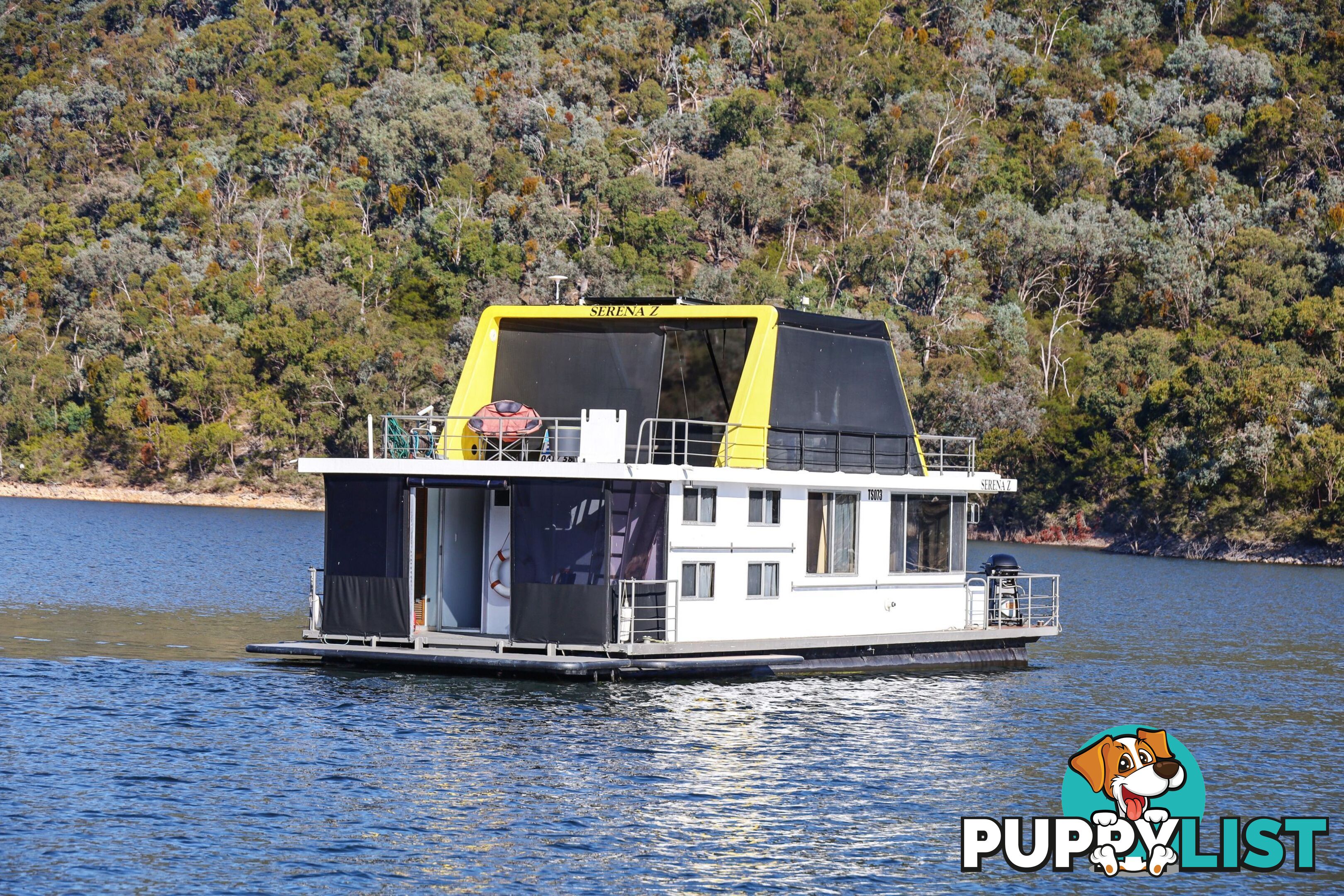 Serena Z Houseboat Holiday Home on Lake Eildon