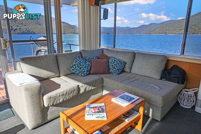 Serena Z Houseboat Holiday Home on Lake Eildon