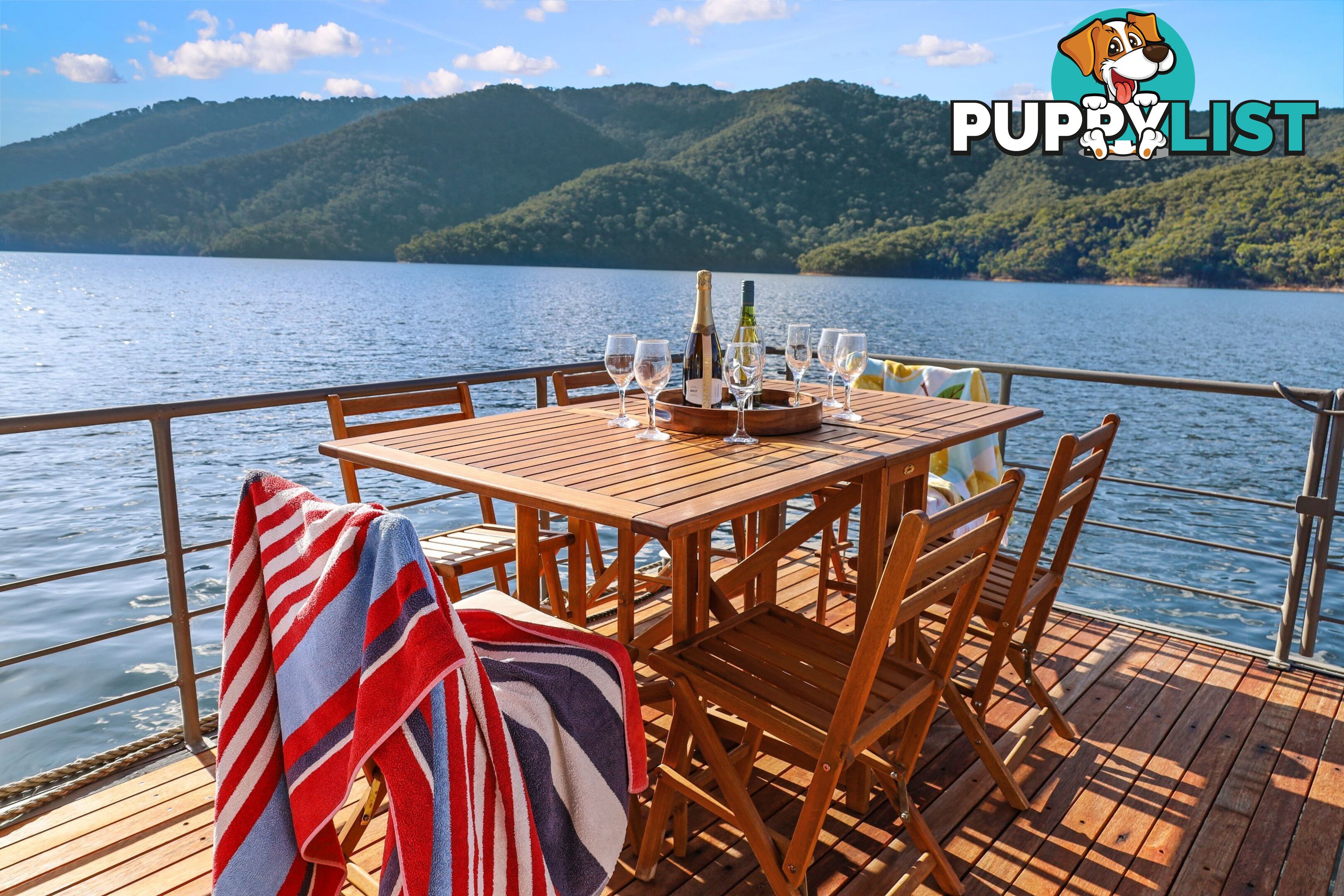 Serena Z Houseboat Holiday Home on Lake Eildon