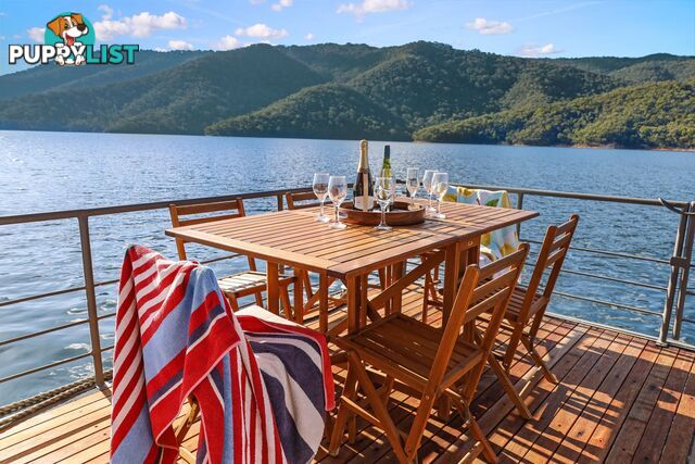 Serena Z Houseboat Holiday Home on Lake Eildon