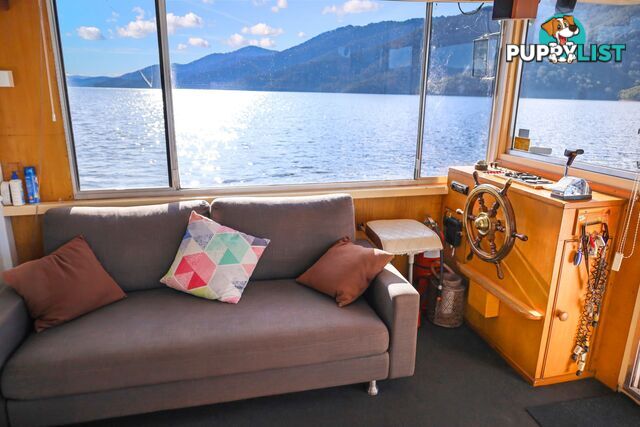 Serena Z Houseboat Holiday Home on Lake Eildon