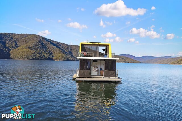 Serena Z Houseboat Holiday Home on Lake Eildon