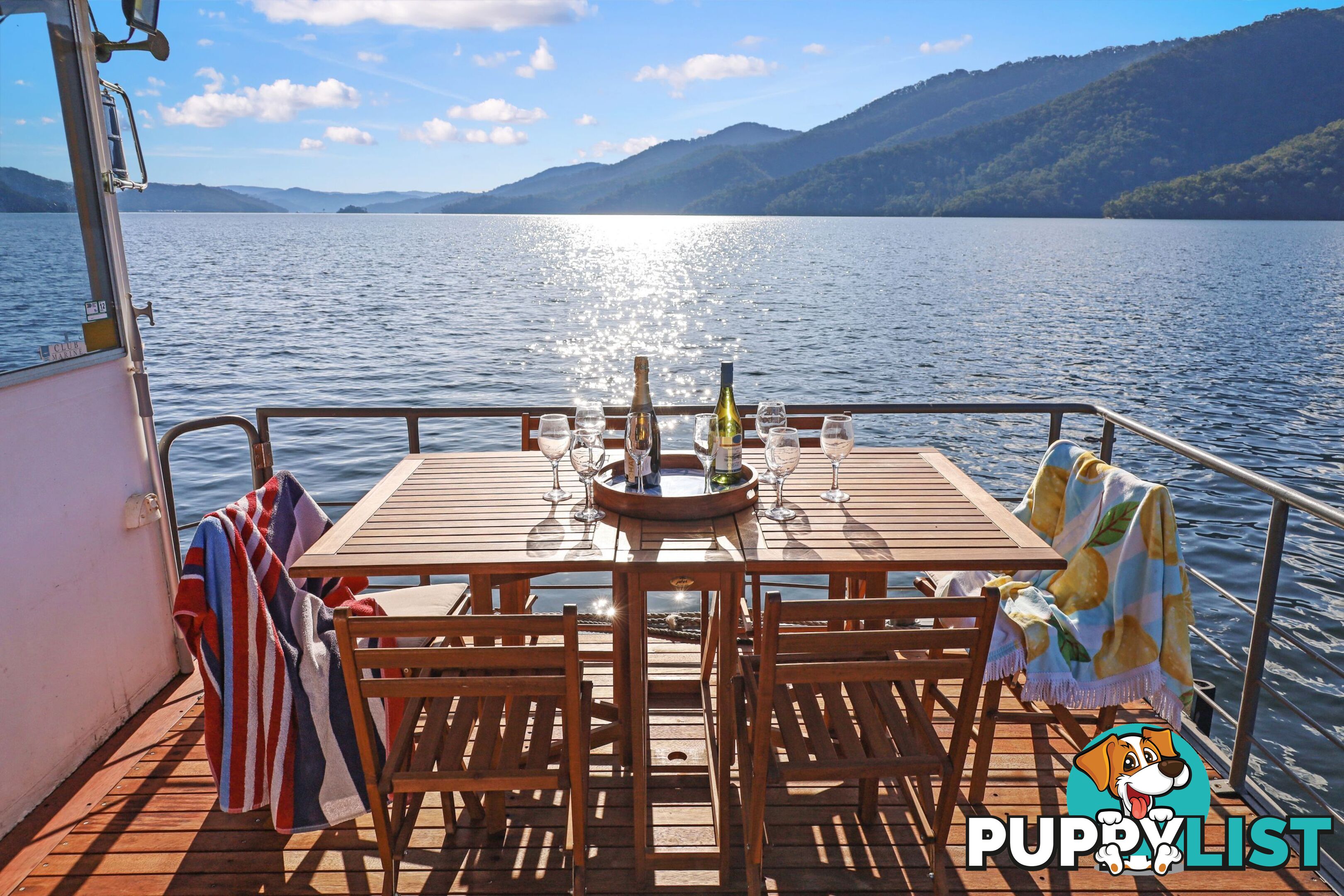 Serena Z Houseboat Holiday Home on Lake Eildon