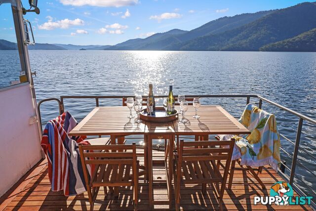 Serena Z Houseboat Holiday Home on Lake Eildon