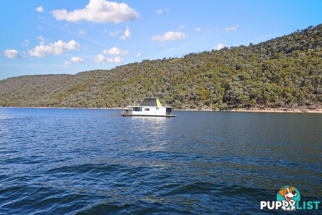 Serena Z Houseboat Holiday Home on Lake Eildon