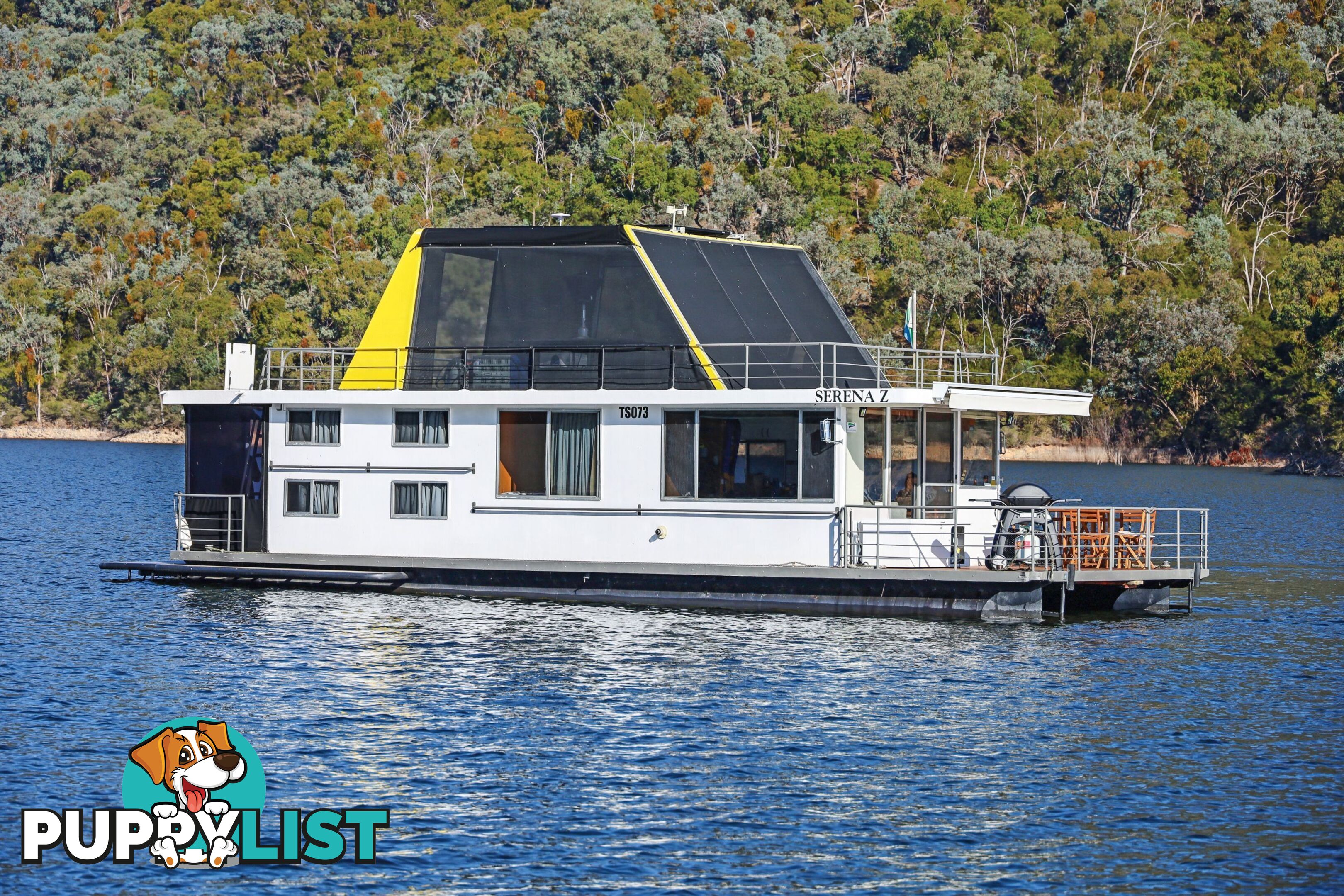 Serena Z Houseboat Holiday Home on Lake Eildon