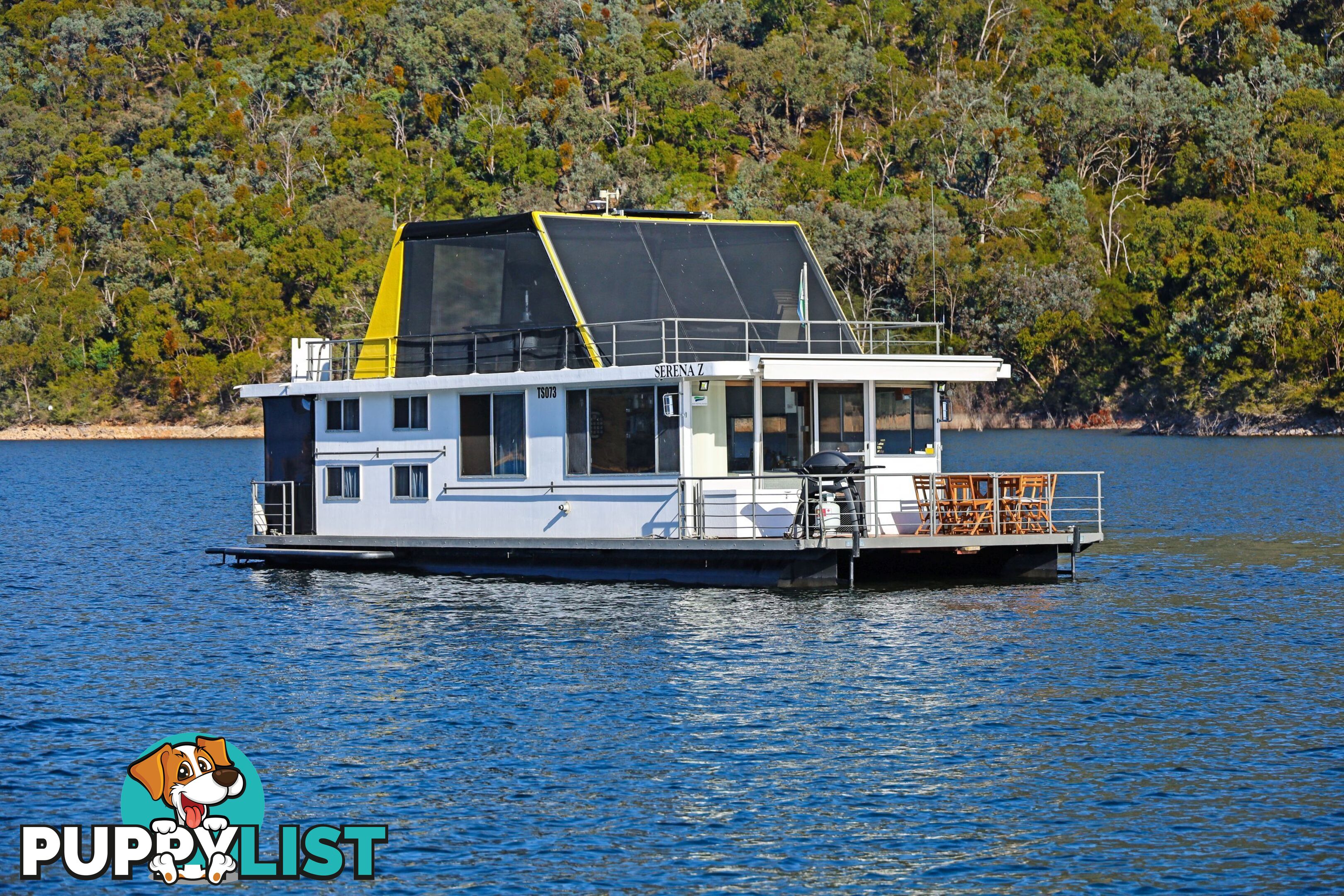 Serena Z Houseboat Holiday Home on Lake Eildon