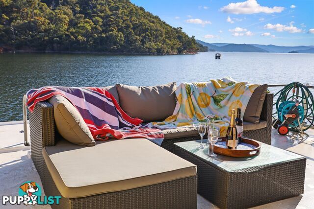 Serena Z Houseboat Holiday Home on Lake Eildon