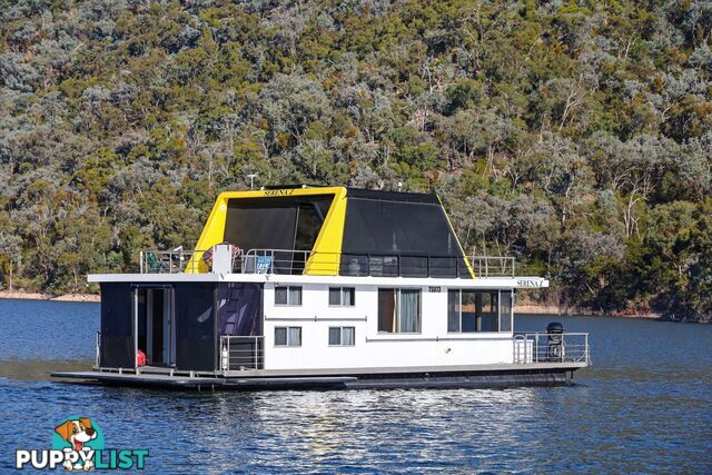 Serena Z Houseboat Holiday Home on Lake Eildon