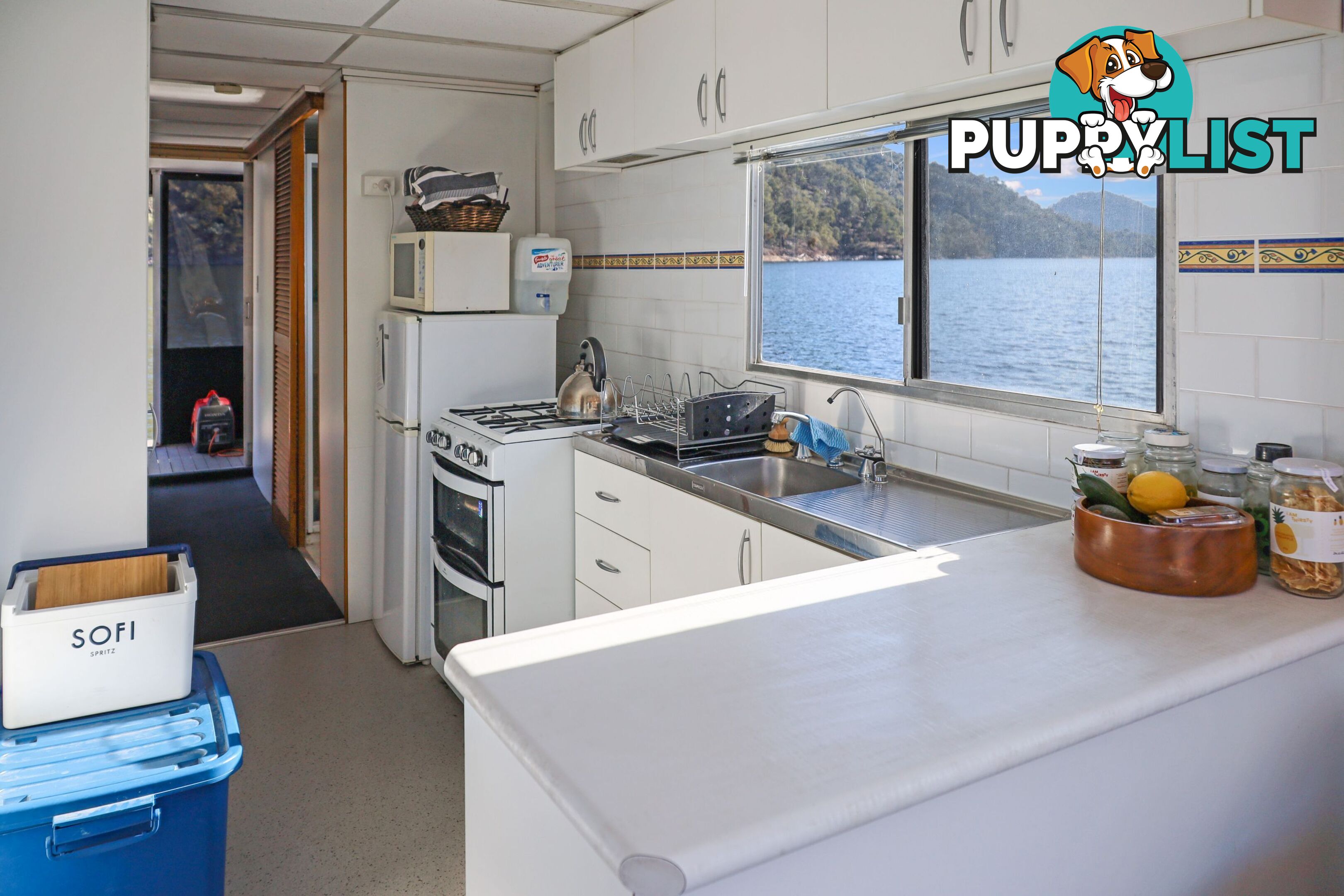 Serena Z Houseboat Holiday Home on Lake Eildon