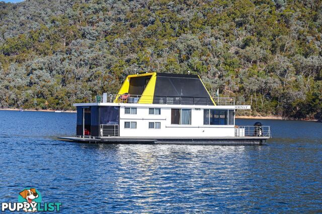 Serena Z Houseboat Holiday Home on Lake Eildon