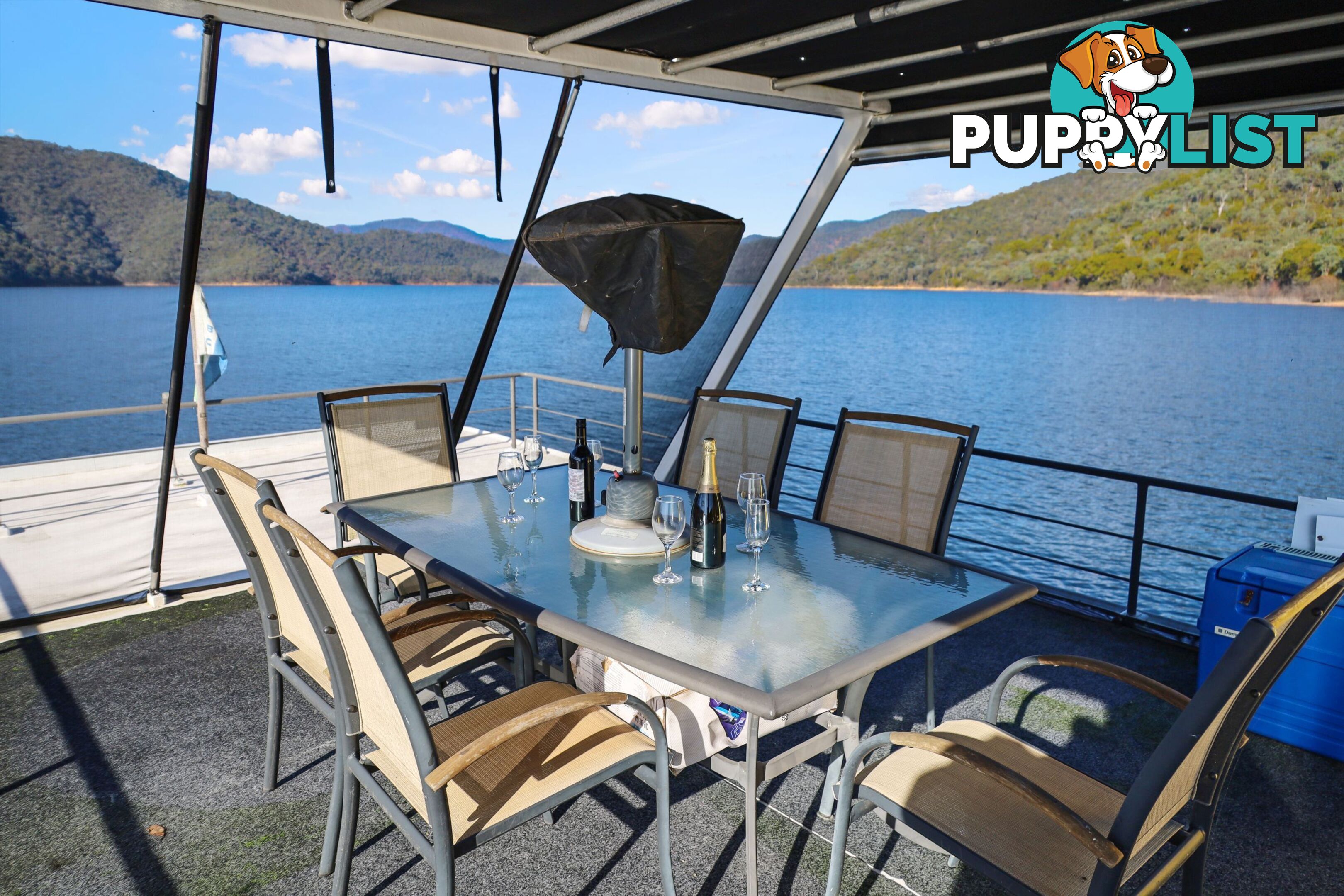 Serena Z Houseboat Holiday Home on Lake Eildon