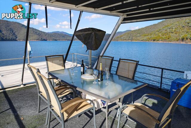 Serena Z Houseboat Holiday Home on Lake Eildon