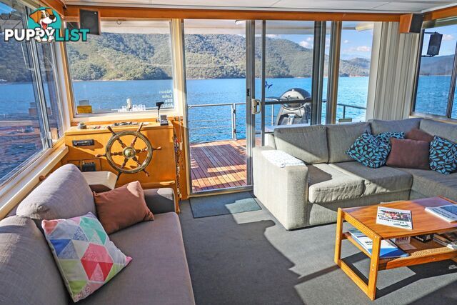 Serena Z Houseboat Holiday Home on Lake Eildon