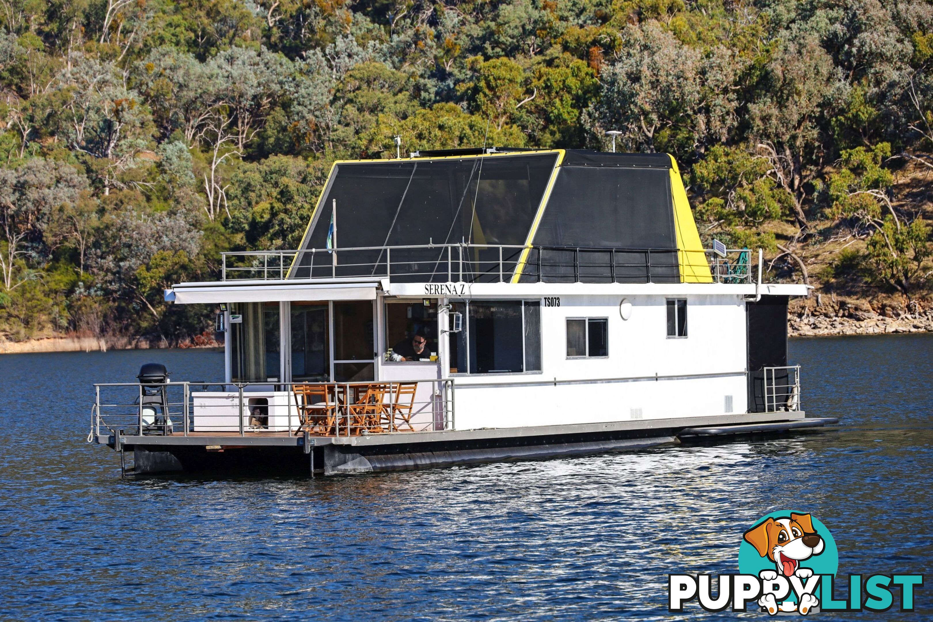 Serena Z Houseboat Holiday Home on Lake Eildon