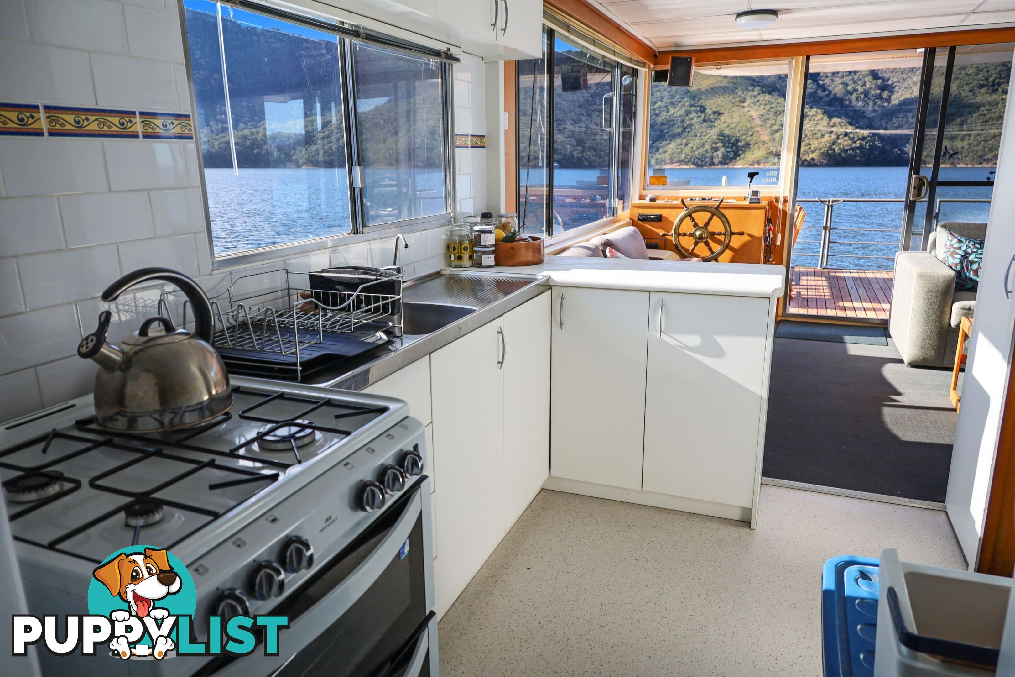 Serena Z Houseboat Holiday Home on Lake Eildon