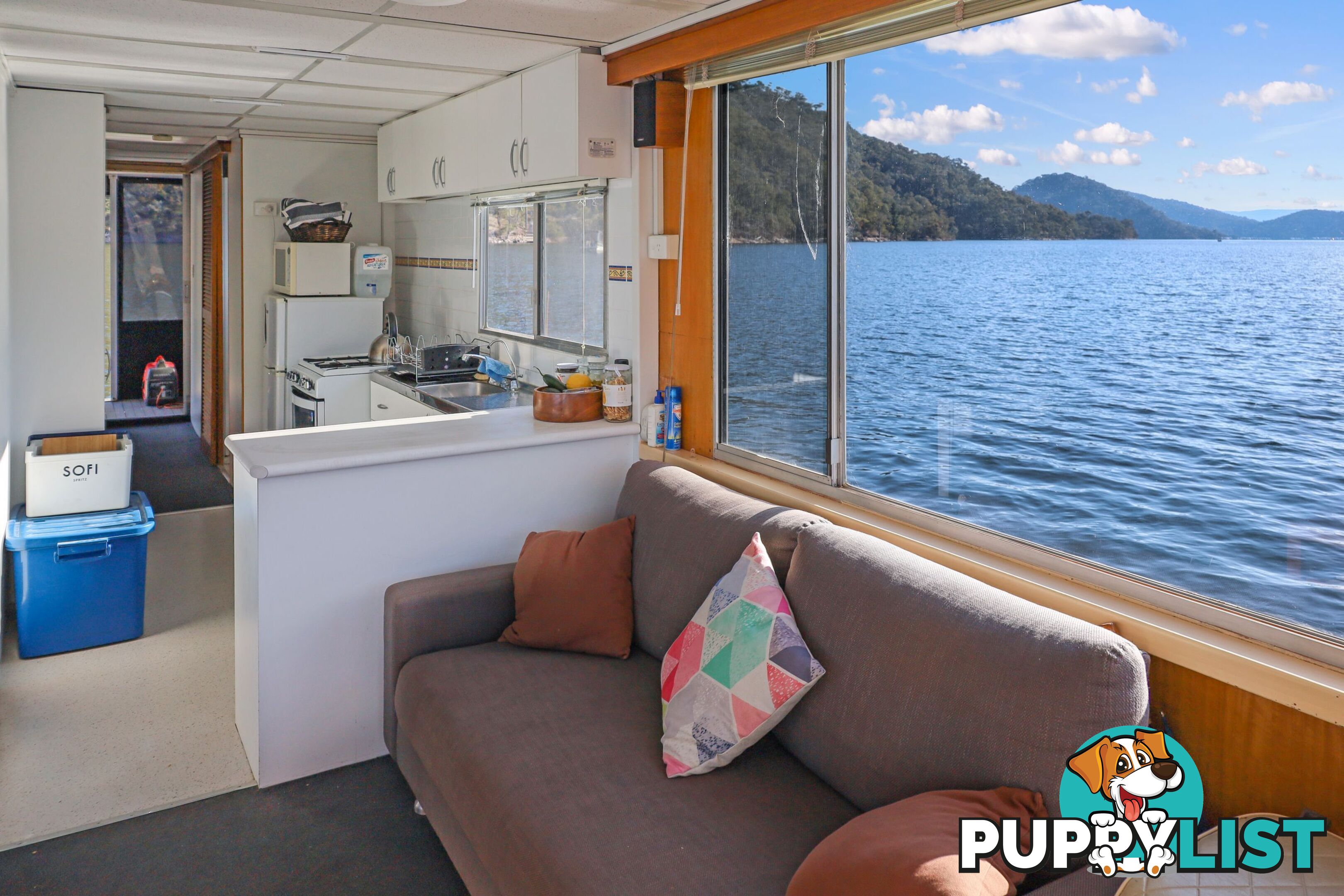 Serena Z Houseboat Holiday Home on Lake Eildon