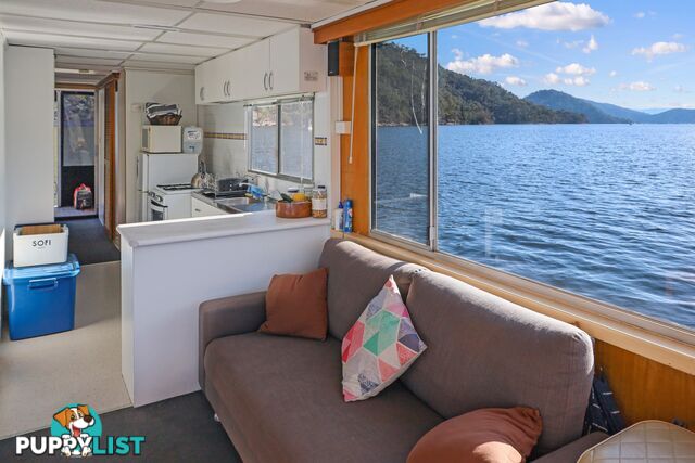 Serena Z Houseboat Holiday Home on Lake Eildon