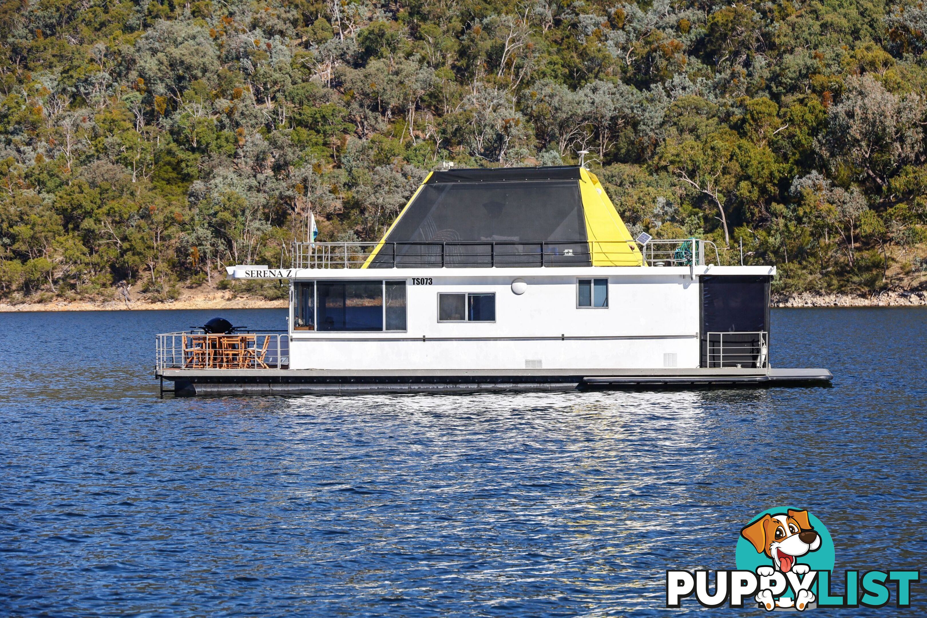 Serena Z Houseboat Holiday Home on Lake Eildon