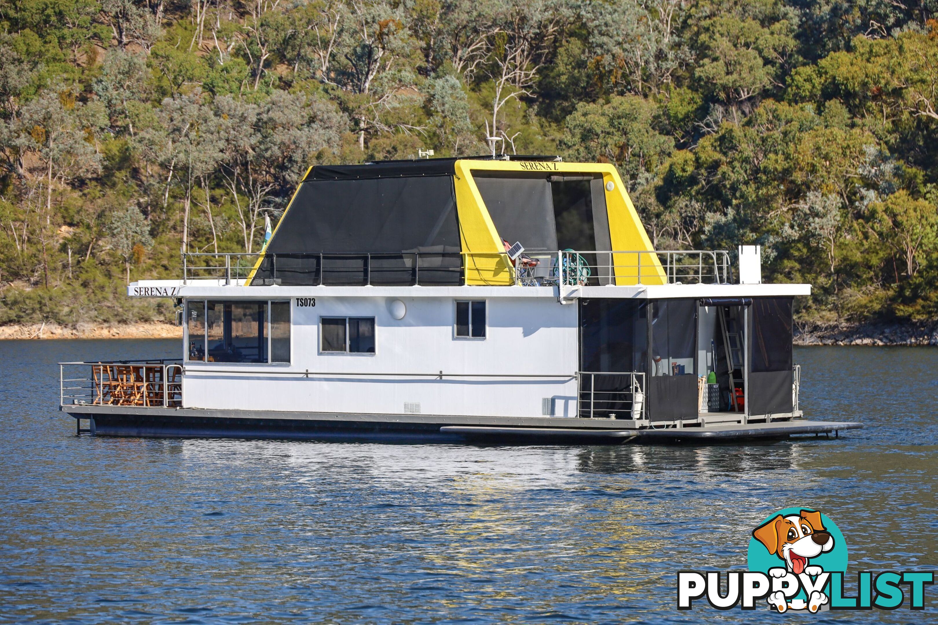 Serena Z Houseboat Holiday Home on Lake Eildon