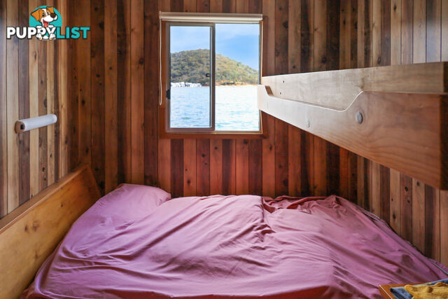 Getaway Houseboat Holiday Home on Lake Eildon