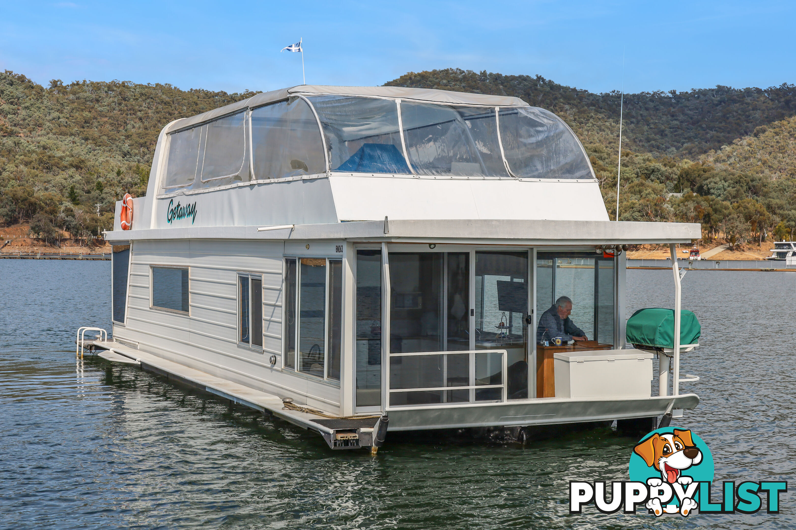 Getaway Houseboat Holiday Home on Lake Eildon